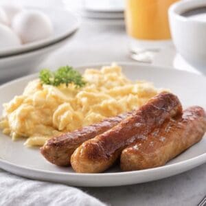 A plate of breakfast food on top of the table.